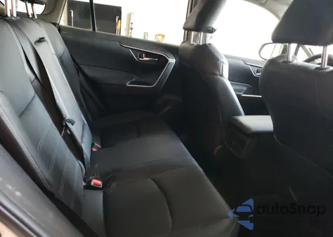 2021 Toyota Rav4 Xle Premium z USA, uszkodzony, nr VIN 4T3B6RFV1MU047022